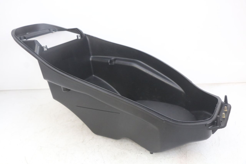 photo de SEAT STORAGE BOX KYMCO AGILITY 16+ 4T 50 (2018 - 2023) - Zoom on usage condition