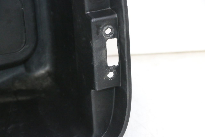 photo de SEAT STORAGE BOX KYMCO AGILITY 4T 50 (2018 - 2022) - Zoom on usage condition