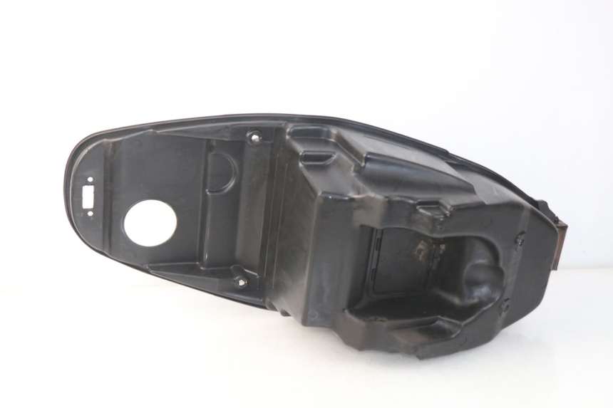 photo de UNDERSEAT STORAGE KYMCO AGILITY CITY 4T 50 (2008 - 2016) - Alternative perspective