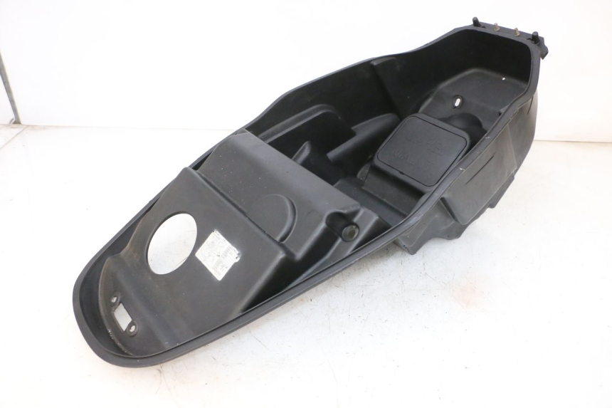 photo de UNDERSEAT STORAGE KYMCO AGILITY CITY 4T 50 (2008 - 2016) - Technical close-up