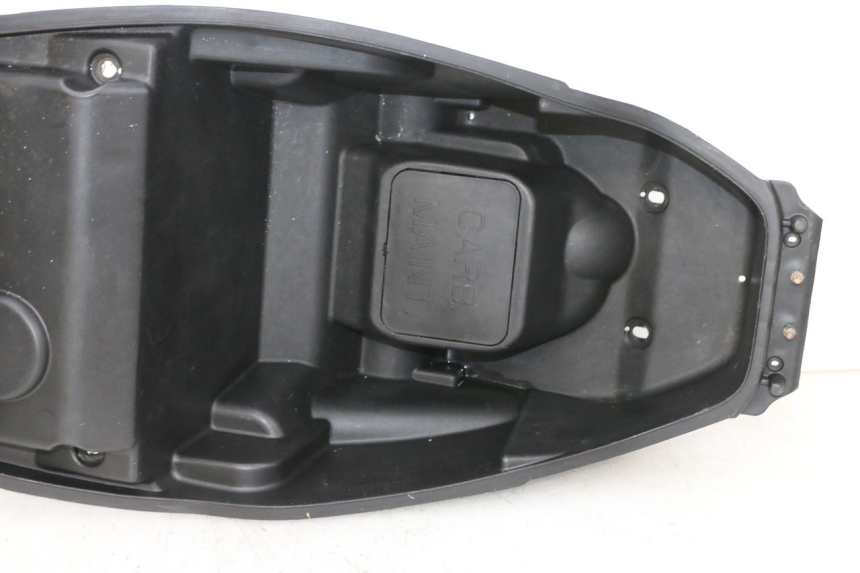 photo de UNDERSEAT STORAGE KYMCO AGILITY CITY 4T 50 (2008 - 2016) - Surface and material condition