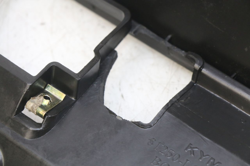 photo de SEAT STORAGE BOX KYMCO AGILITY RS 4T 50 (2009 - 2013) - Zoom on usage condition