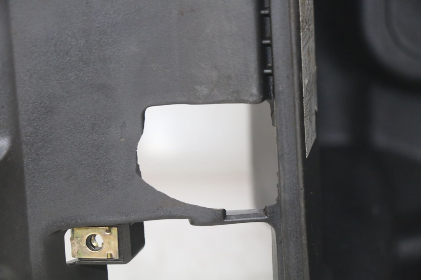 photo de SEAT STORAGE BOX KYMCO AGILITY RS 4T 50 (2009 - 2013) - Fixing points details