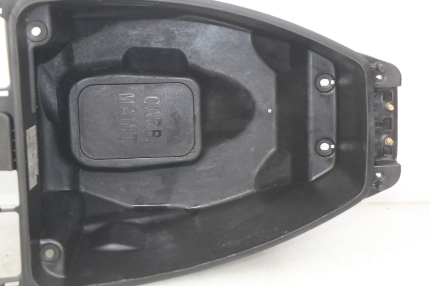 photo de SEAT STORAGE BOX KYMCO AGILITY RS 4T 50 (2009 - 2013) - Surface and material condition