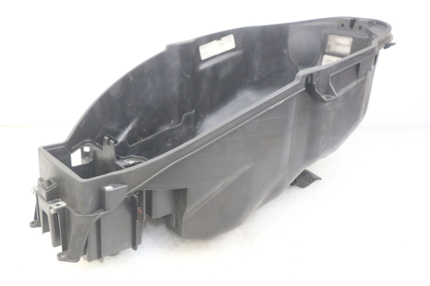 photo de SEAT STORAGE BOX PIAGGIO BEVERLY 125 (2010 - 2015) - Alternative perspective