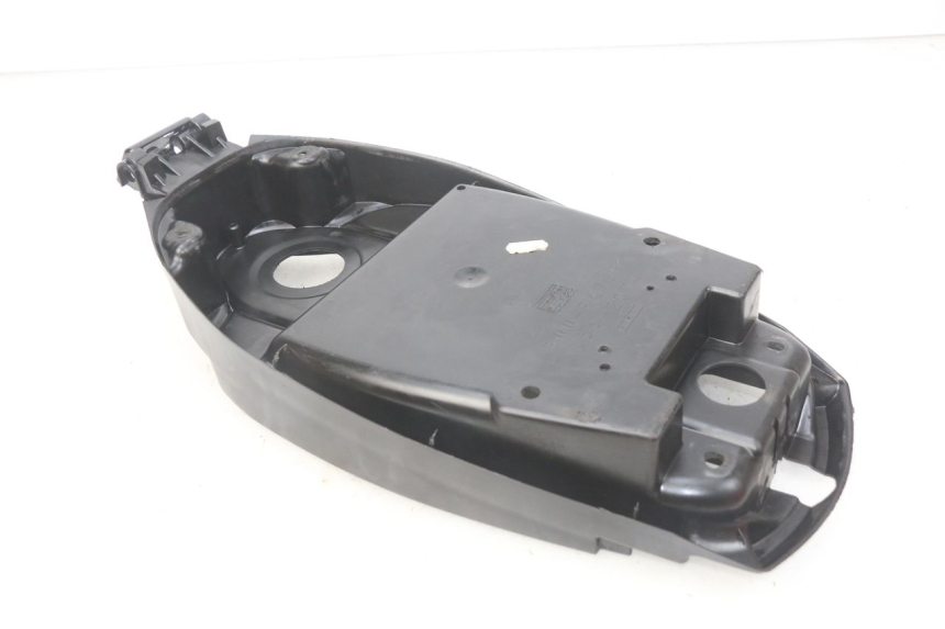 photo de SEAT STORAGE BOX MBK BOOSTER SPIRIT NAKED 50 (2004 - 2017) - Zoom on usage condition