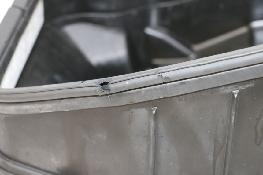 photo de SEAT BOX SUZUKI BURGMAN 650 (2013 - 2020) - Fixing points details