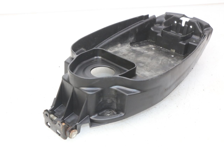 photo de SEAT STORAGE BOX YAMAHA BW'S NAKED 50 (2008 - 2019) - Technical close-up