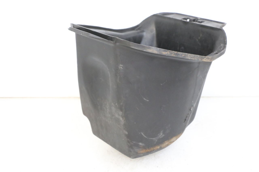 photo de UNDERSEAT STORAGE APRILIA CLASSIC 125 (1995 - 2001) - Technical close-up