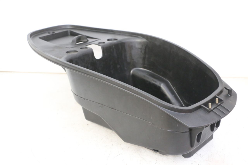 photo de UNDERSEAT STORAGE DAELIM BESBI 125 (2007 - 2008) - Fixing points details