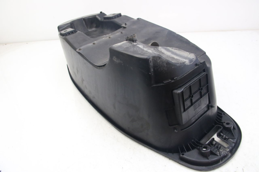 photo de SEAT STORAGE BOX YAMAHA D'ELIGHT DELIGHT 125 (2017 - 2020) - Fixing points details