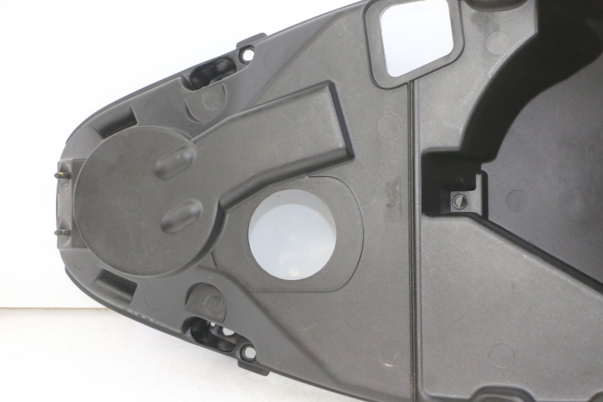 photo de UNDERSEAT STORAGE PEUGEOT ELYSTAR 125 (2002 - 2007) - Surface and material condition