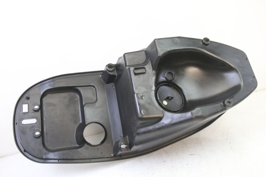 photo de SEAT STORAGE BOX SYM FIDDLE 3 III 125 (2014 - 2020) - Technical close-up