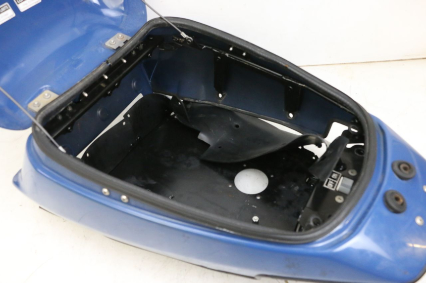 photo de SEAT STORAGE BOX YAMAHA FJR ABS 1300 (2006 - 2012) - Alternative perspective