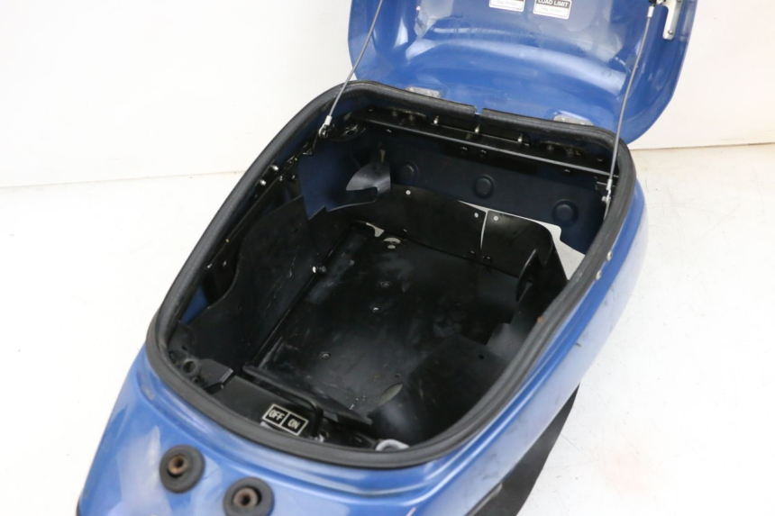 photo de SEAT STORAGE BOX YAMAHA FJR ABS 1300 (2006 - 2012) - Technical close-up
