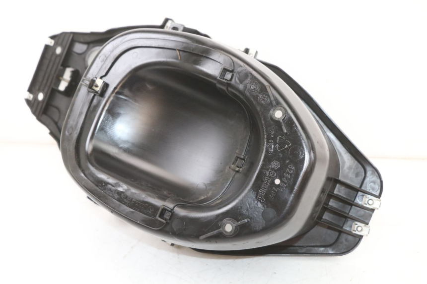 photo de UNDERSEAT STORAGE PIAGGIO FLY 2T 50 (2004 - 2017) - Surface and material condition