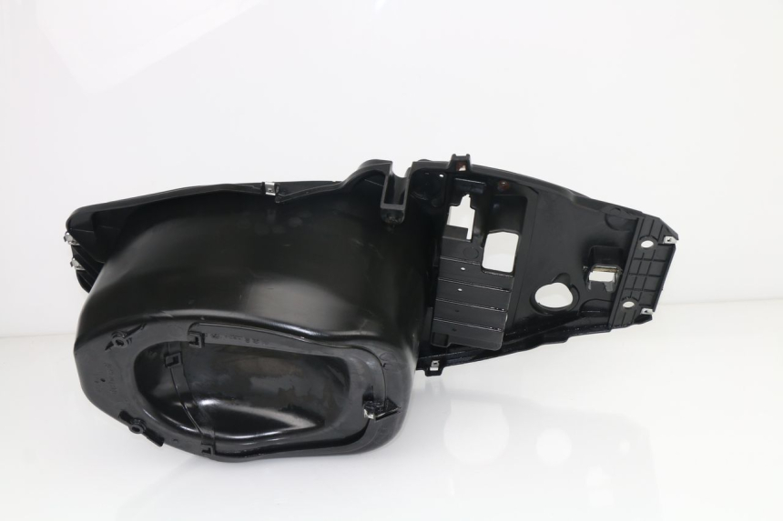 photo de UNDERSEAT STORAGE PIAGGIO FLY 125 (2005 - 2012) - Component detail