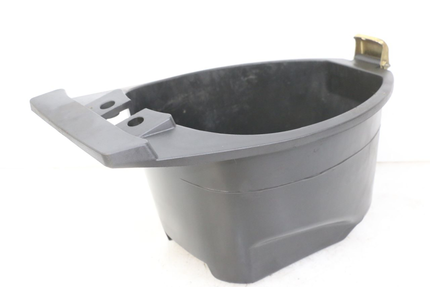 photo de UNDERSEAT STORAGE GOES WIKI 125 (2010 - 2015) - Alternative perspective