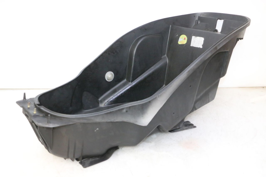 photo de UNDERSEAT STORAGE KYMCO GRAND DINK 125 (2002 - 2007) - Surface and material condition