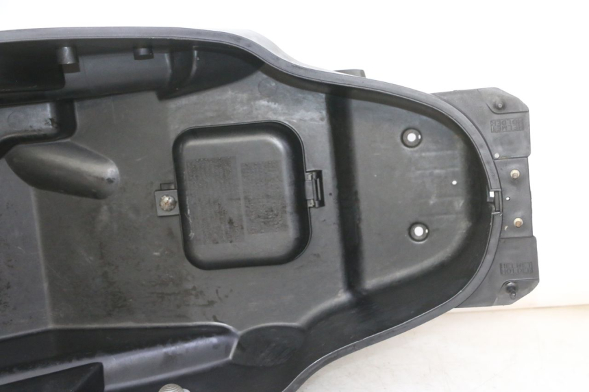 photo de UNDERSEAT STORAGE KYMCO GRAND DINK 125 (2002 - 2007) - Markings and original references