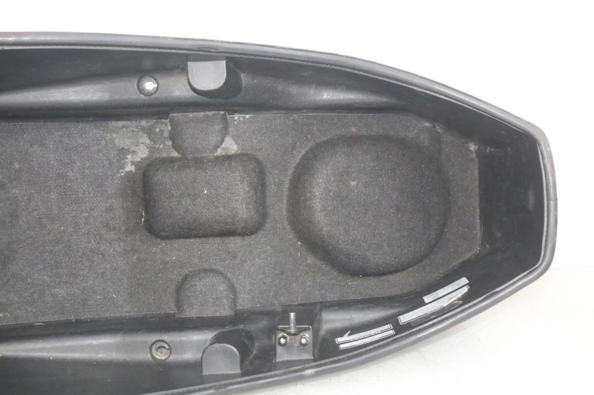 photo de SEAT STORAGE BOX SYM GTS EFI 125 (2012 - 2016) - Fixing points details