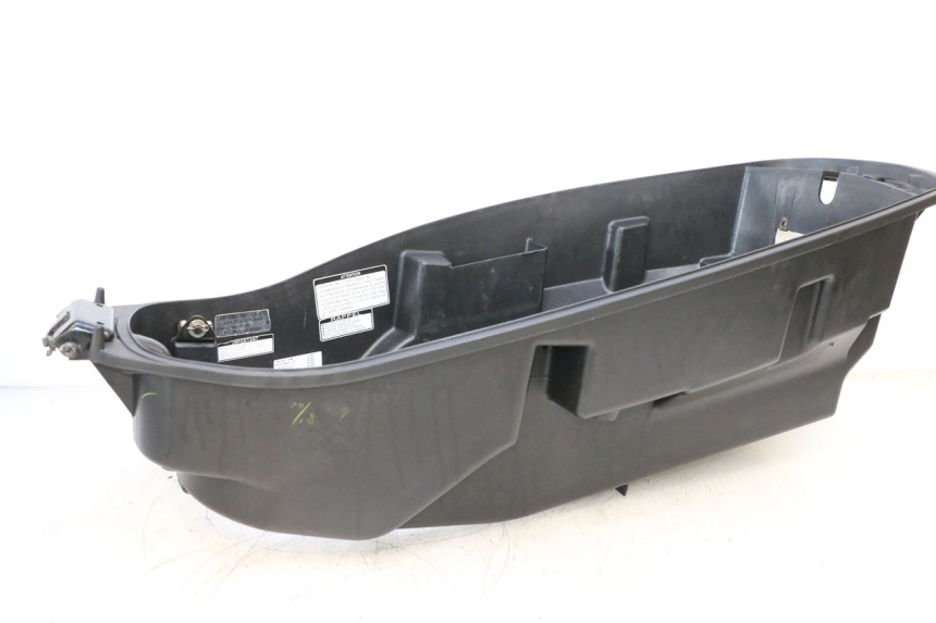 photo de UNDERSEAT STORAGE SYM GTS EVO 125 (2009 - 2013) - Technical close-up