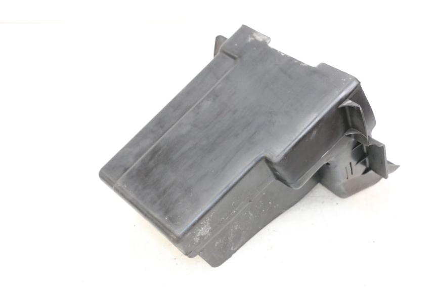 photo de UNDERSEAT STORAGE SUZUKI GZ MARAUDER 125 (1998 - 2004) - Alternative perspective