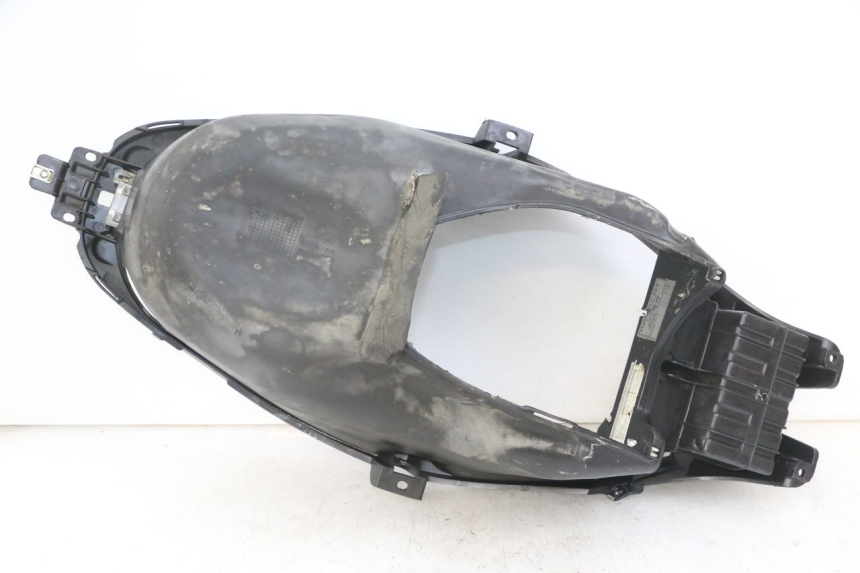 photo de UNDERSEAT STORAGE PIAGGIO IE MP3 YOURBAN 300 (2011 - 2016) - Fixing points details