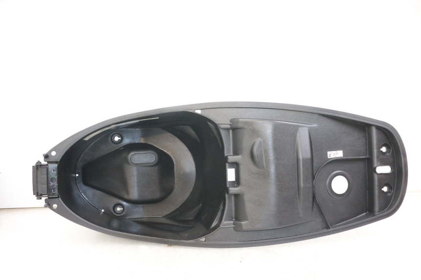 photo de SEAT STORAGE BOX SYM JET 14 4T 50 (2018 - 2022) - Zoom on usage condition