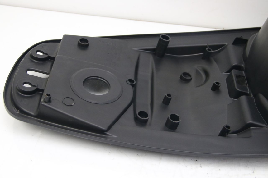 photo de SEAT STORAGE BOX SYM JET 4 4T 50 (2018 - 2021) - Technical close-up