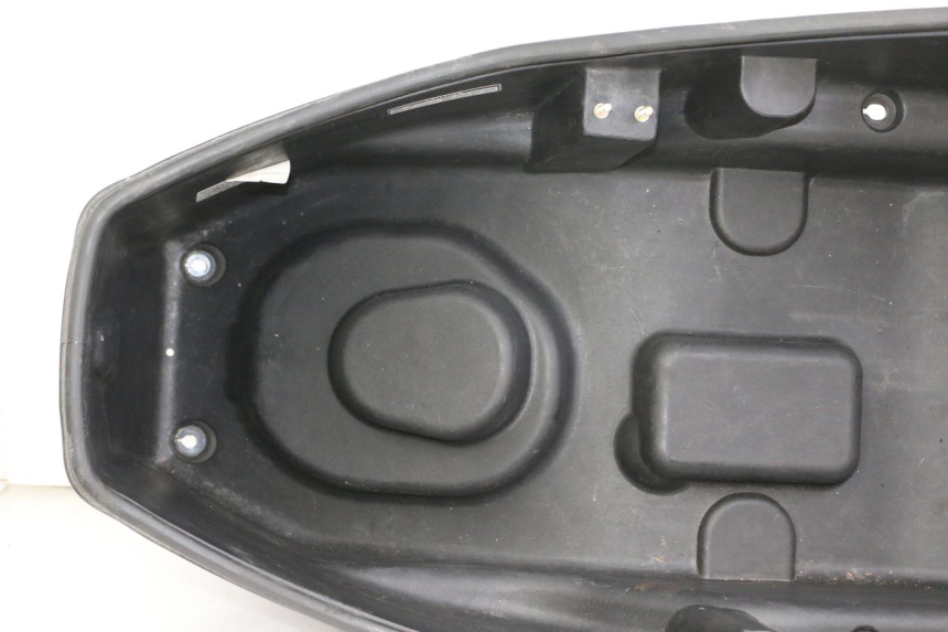 photo de UNDERSEAT STORAGE SYM JOYMAX 125 (2010 - 2017) - Fixing points details