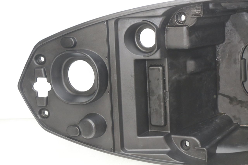 photo de SEAT TRUNK PEUGEOT KISBEE 2T 50 (2010 - 2017) - Fixing points details