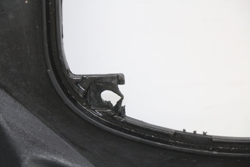 photo de SEAT STORAGE BOX PEUGEOT KISBEE 2T 50 (2018 - 2022) - Fixing points details