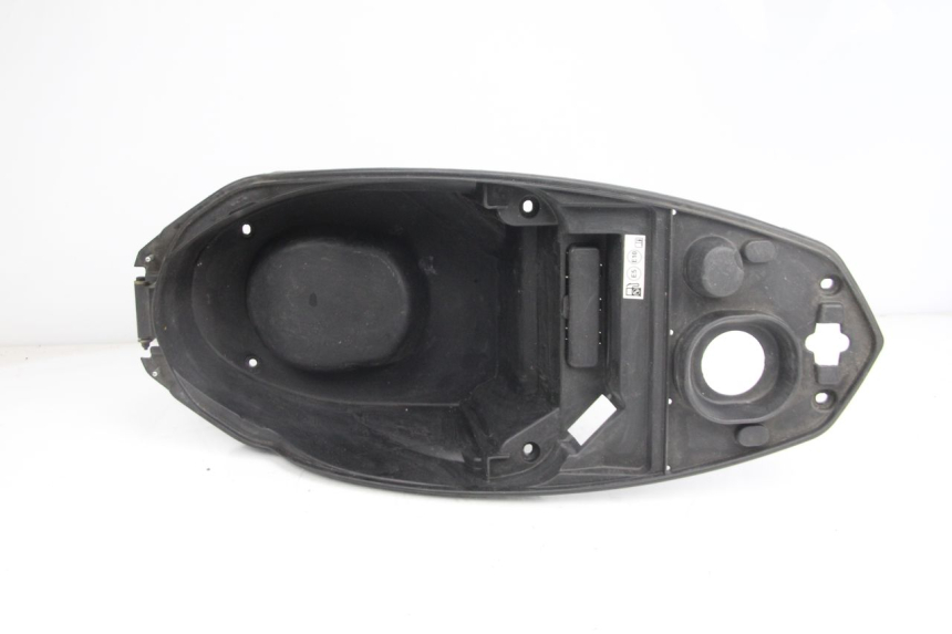 photo de SEAT STORAGE BOX PEUGEOT KISBEE 4T 50 (2018 - 2022) - Fixing points details