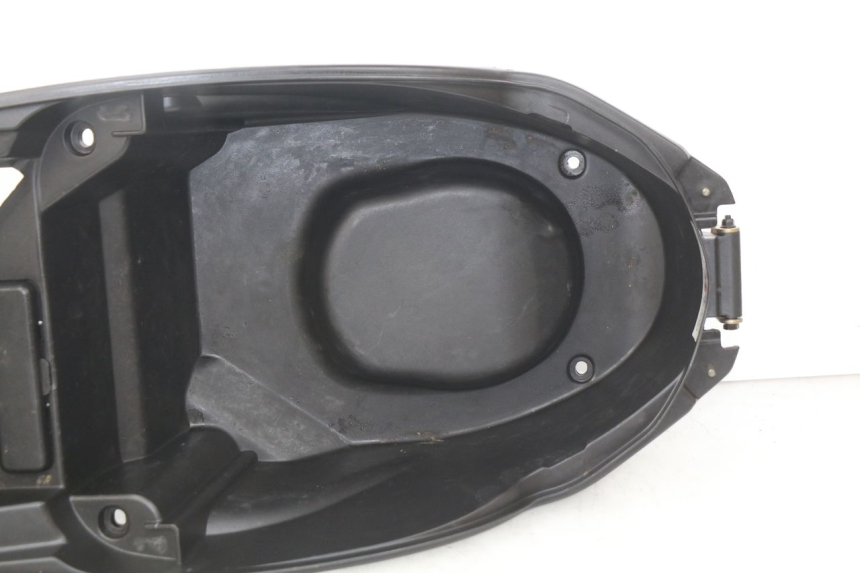 photo de SEAT STORAGE BOX PEUGEOT KISBEE 4T 50 (2018 - 2022) - Product overview