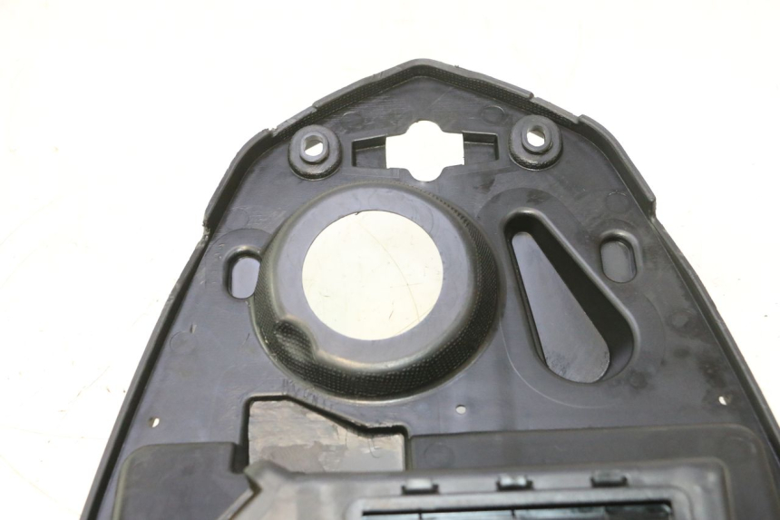 photo de UNDERSEAT STORAGE PEUGEOT KISBEE 4T 50 (2023 - 2026) - Zoom on usage condition