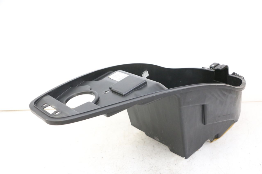 photo de UNDERSEAT STORAGE KYMCO PEOPLE S 125 (2000 - 2008) - Technical close-up