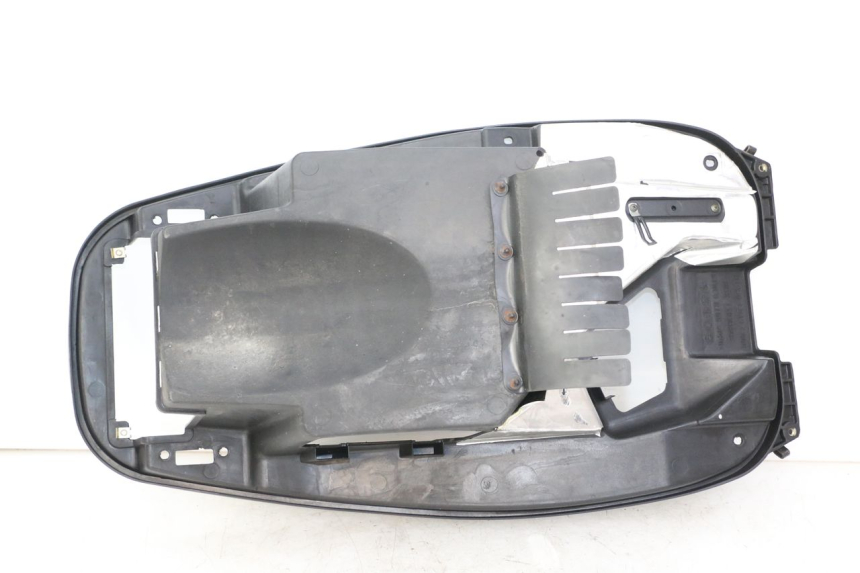 photo de UNDERSEAT STORAGE KYMCO XCITING 500 (2007 - 2010) - Component detail