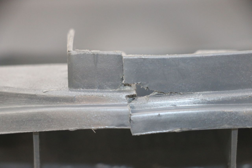 photo de SEAT STORAGE BOX PIAGGIO LIBERTY 125 (2009 - 2013) - Fixing points details