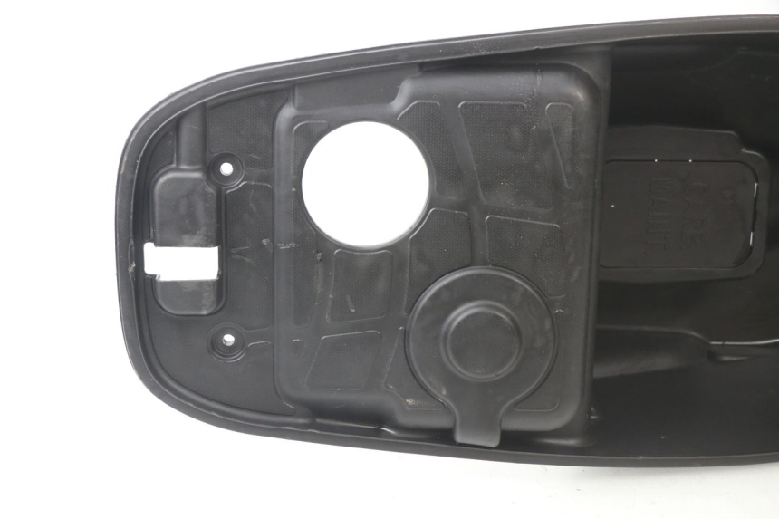 photo de UNDERSEAT STORAGE KYMCO LIKE 125 (2009 - 2016) - Fixing points details