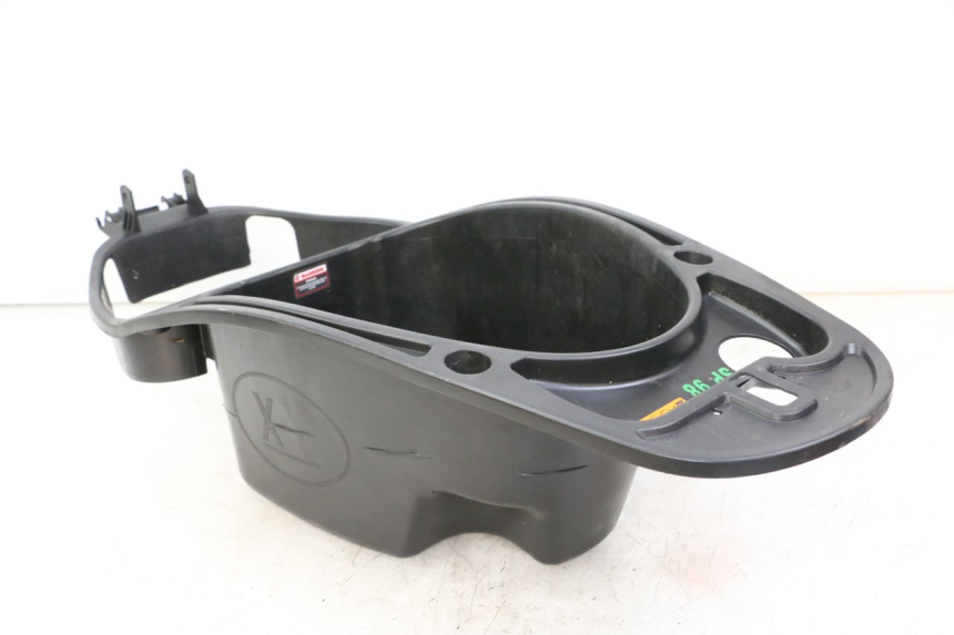 photo de UNDERSEAT STORAGE LONGJIA SHARPY 125 (2020 - 2024) - Zoom on usage condition