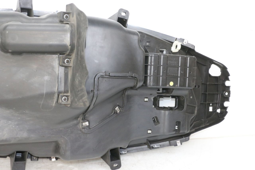 photo de UNDERSEAT STORAGE PIAGGIO MP3 HPE 350 (2018 - 2020) - Zoom on usage condition