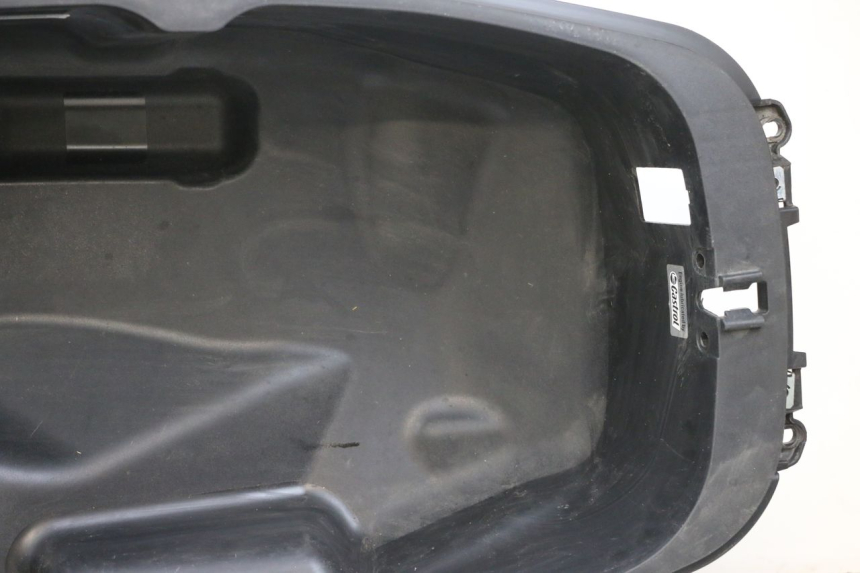 photo de UNDERSEAT STORAGE PIAGGIO MP3 HPE 350 (2018 - 2020) - Detailed visual inspection