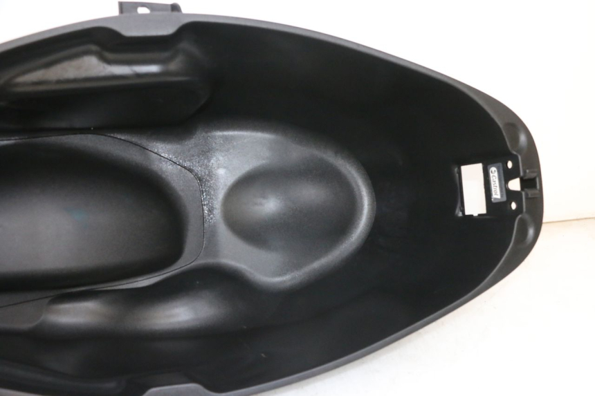 photo de UNDERSEAT STORAGE PIAGGIO MP3 HPE 300 (2019 - 2026) - Surface and material condition