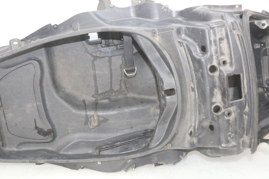 photo de SEAT STORAGE BOX PIAGGIO MP3 LT 400 (2007 - 2012) - Surface and material condition