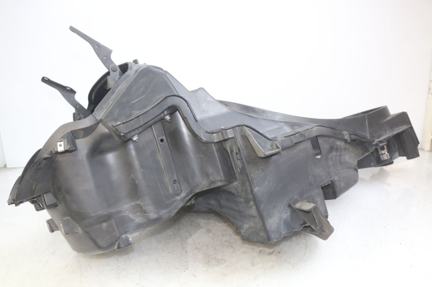 photo de SEAT STORAGE BOX PIAGGIO MP3 LT 400 (2007 - 2012) - Zoom on usage condition