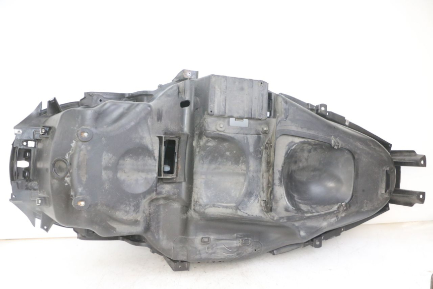 photo de UNDERSEAT STORAGE PIAGGIO MP3 LT 300 (2010 - 2016) - Technical close-up