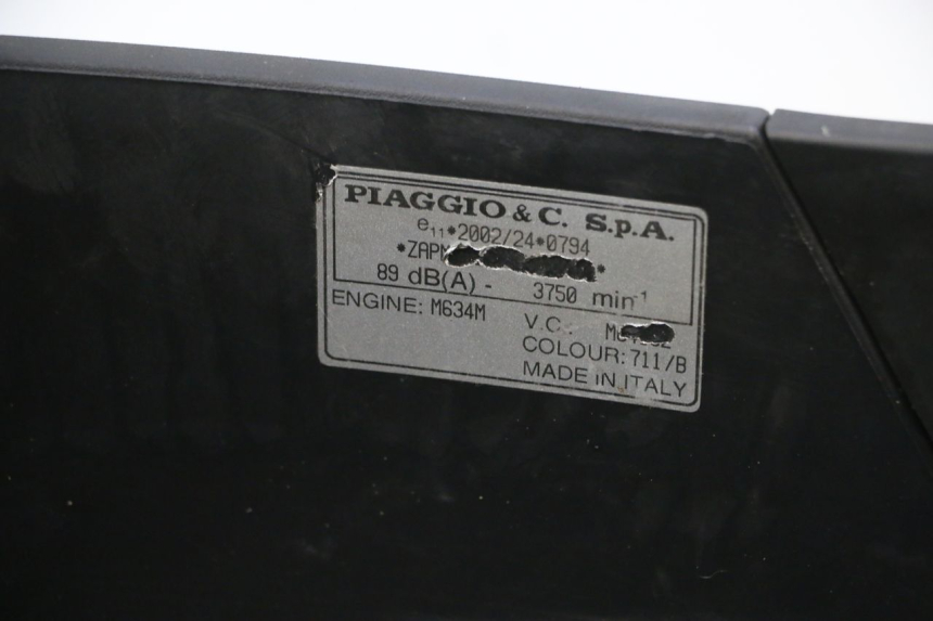 photo de SEAT STORAGE BOX PIAGGIO MP3 LT 300 (2010 - 2016) - Technical close-up