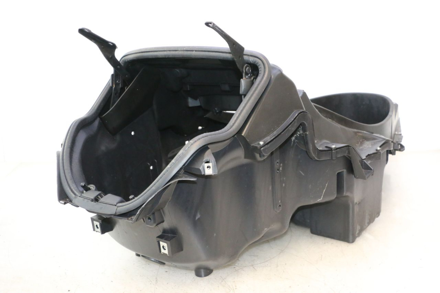 photo de SEAT STORAGE BOX PIAGGIO MP3 LT 300 (2010 - 2016) - Surface and material condition