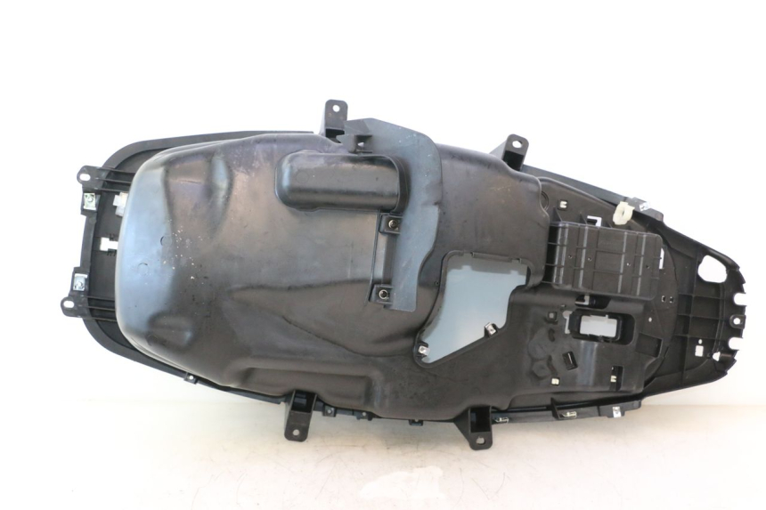 photo de UNDERSEAT STORAGE PIAGGIO MP3 500 (2016 - 2018) - Fixing points details